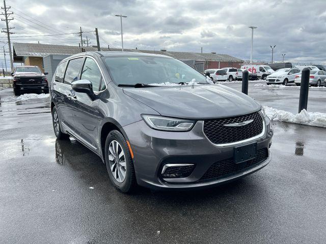 used 2022 Chrysler Pacifica Hybrid car, priced at $33,720