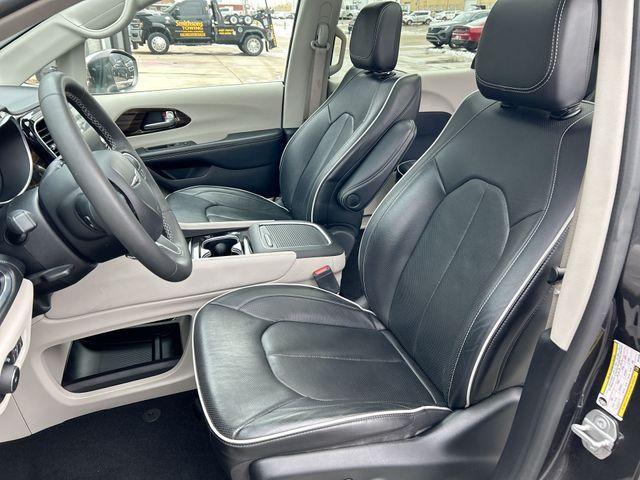 used 2022 Chrysler Pacifica Hybrid car, priced at $33,720