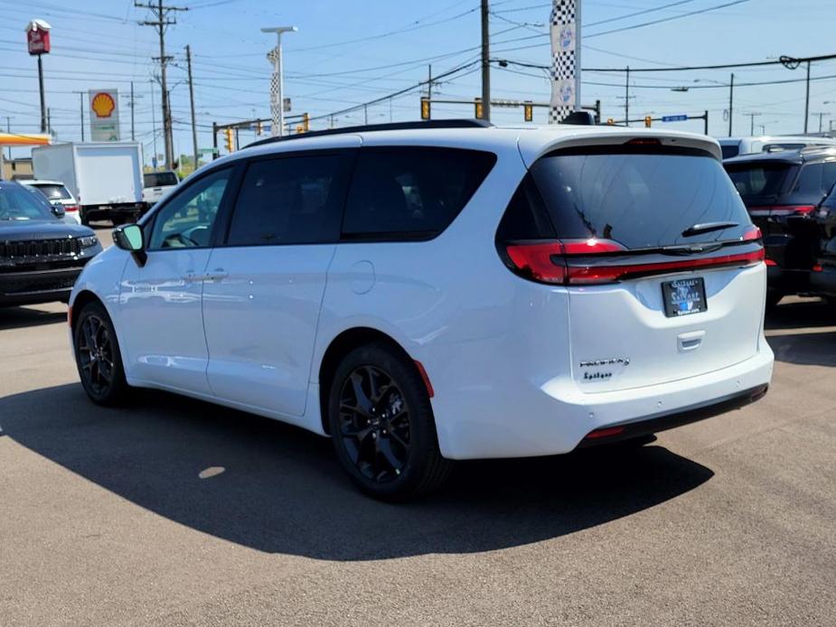 new 2024 Chrysler Pacifica car, priced at $47,445