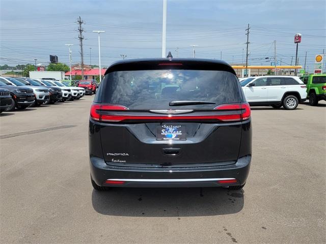 new 2025 Chrysler Pacifica car, priced at $43,647