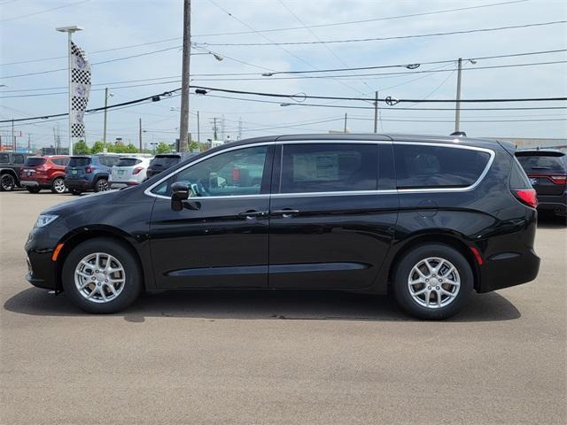 new 2025 Chrysler Pacifica car, priced at $43,647