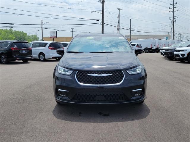 new 2025 Chrysler Pacifica car, priced at $43,647
