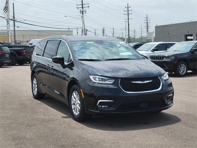 new 2025 Chrysler Pacifica car, priced at $43,647
