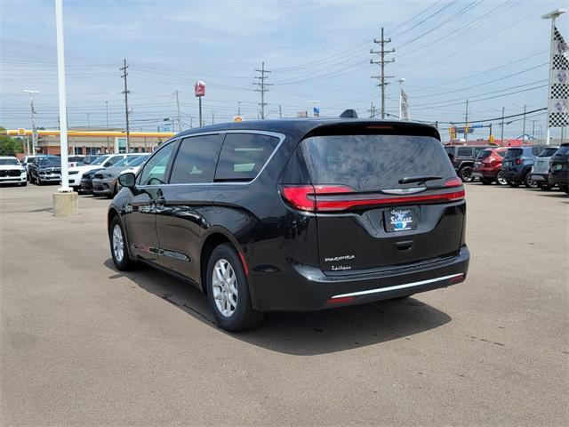 new 2025 Chrysler Pacifica car, priced at $43,647