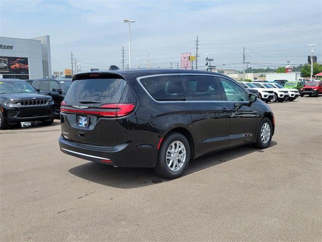 new 2025 Chrysler Pacifica car, priced at $43,647