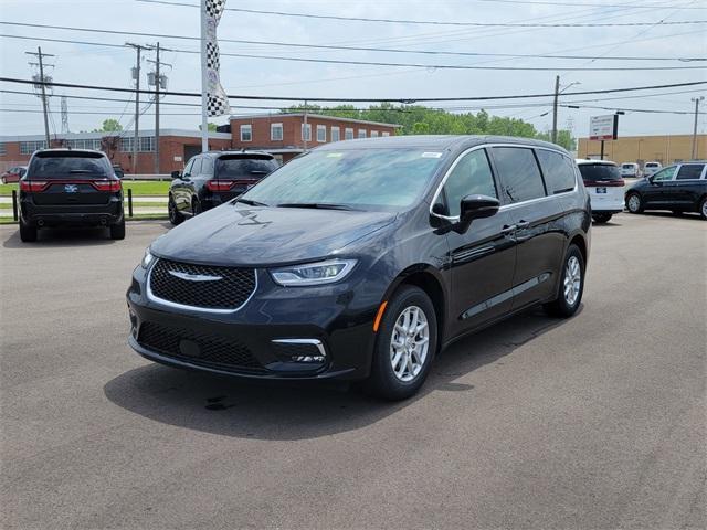 new 2025 Chrysler Pacifica car, priced at $43,647