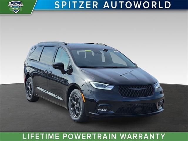 new 2025 Chrysler Pacifica Hybrid car, priced at $52,580