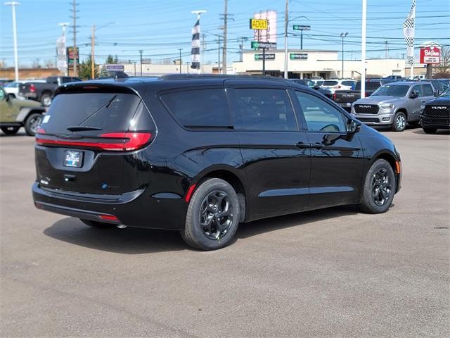new 2025 Chrysler Pacifica Hybrid car, priced at $52,580