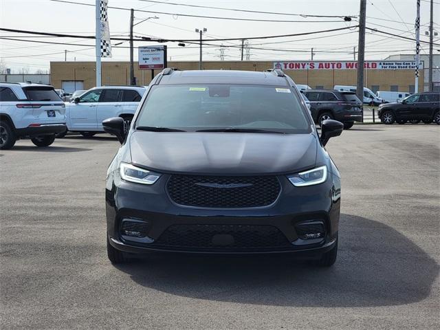 new 2025 Chrysler Pacifica Hybrid car, priced at $52,580