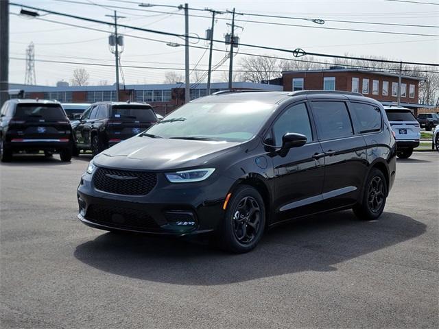 new 2025 Chrysler Pacifica Hybrid car, priced at $52,580