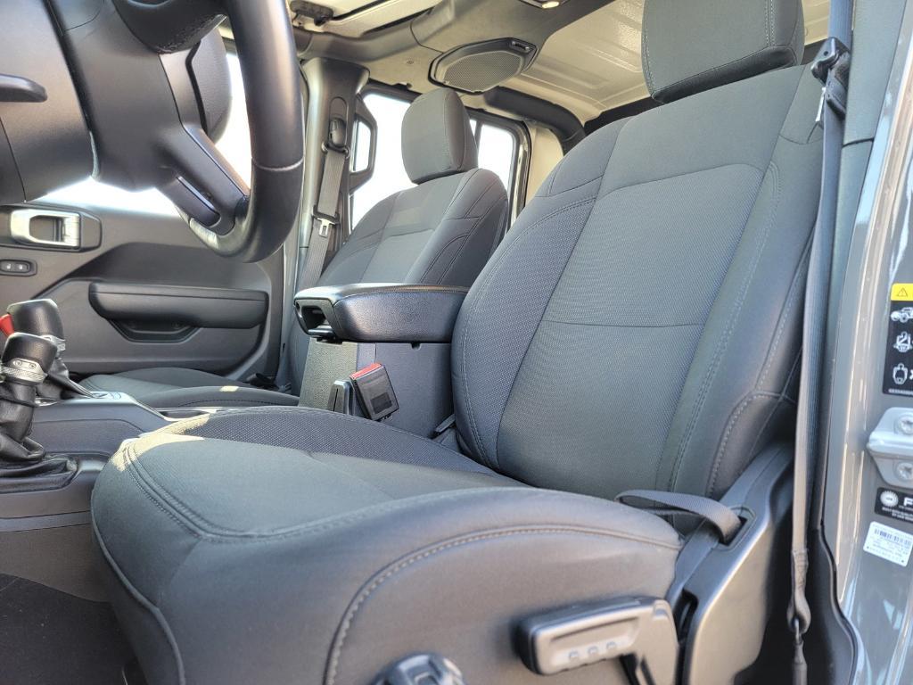 used 2022 Jeep Gladiator car, priced at $35,166