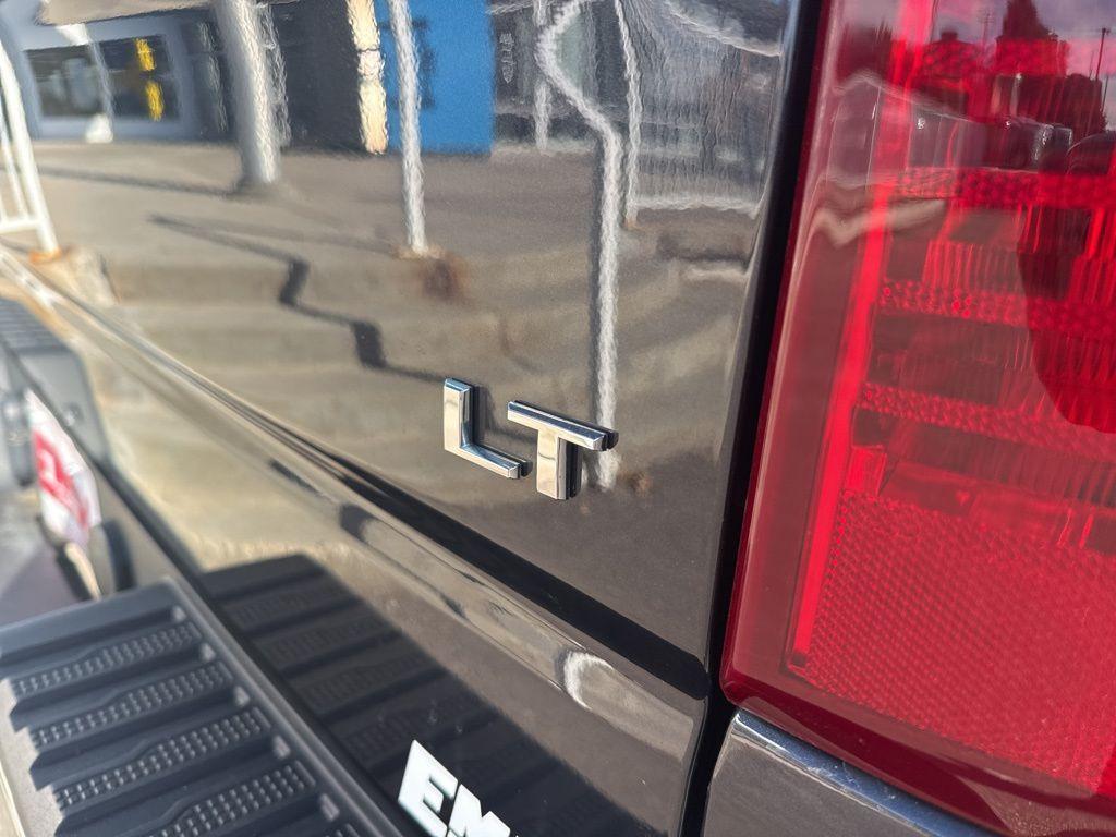 used 2022 Chevrolet Silverado 1500 car, priced at $32,999