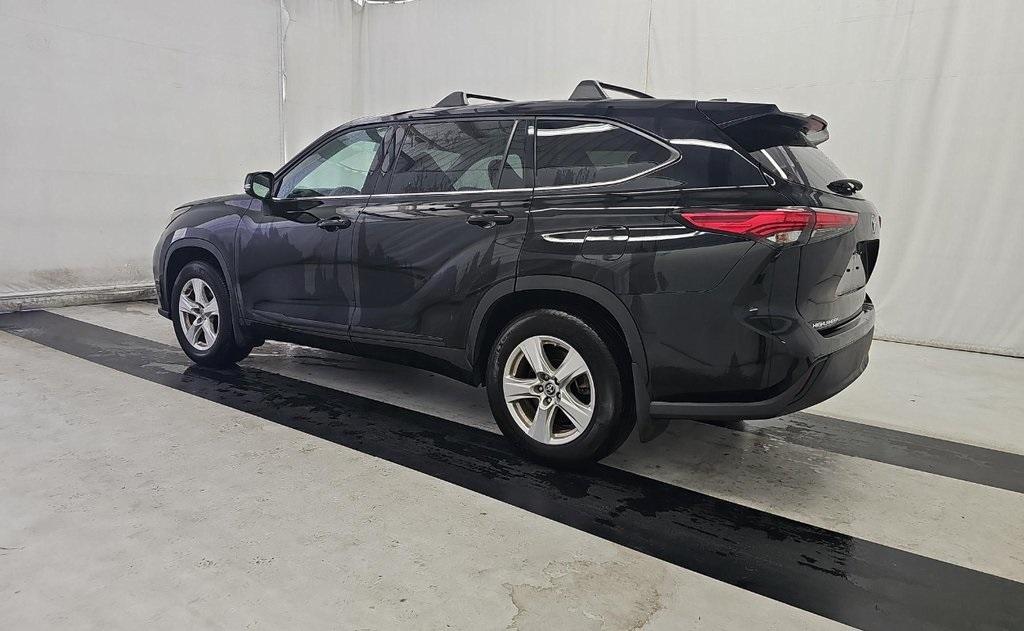 used 2022 Toyota Highlander car, priced at $32,499