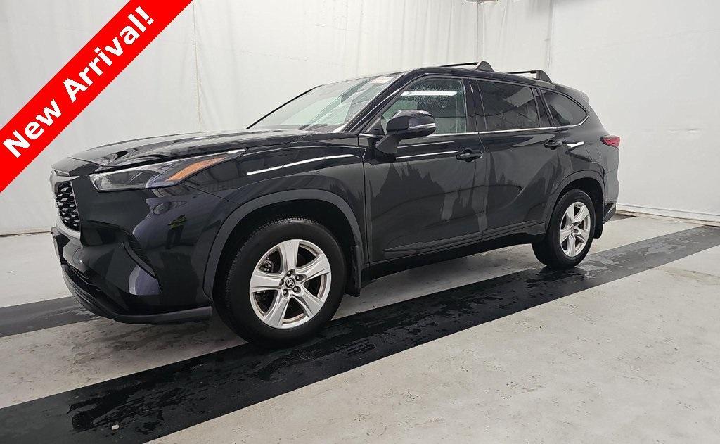 used 2022 Toyota Highlander car, priced at $32,499