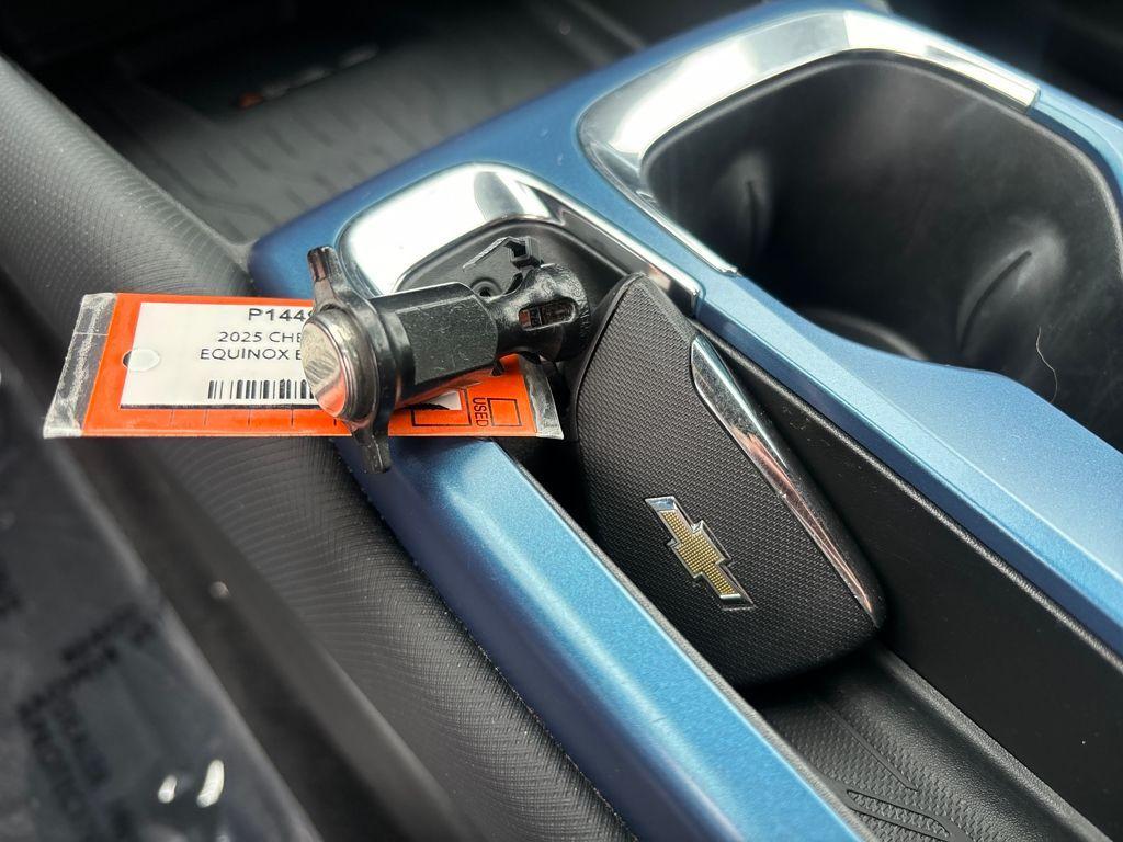 used 2025 Chevrolet Equinox EV car, priced at $25,999