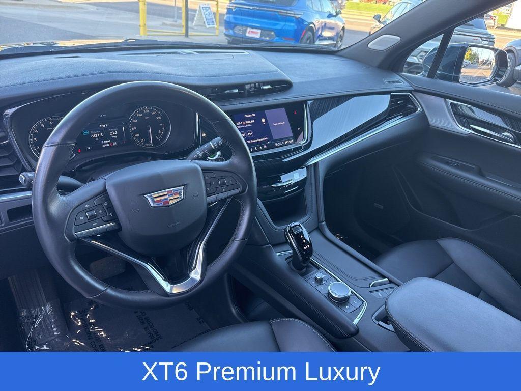used 2025 Cadillac XT6 car, priced at $44,399