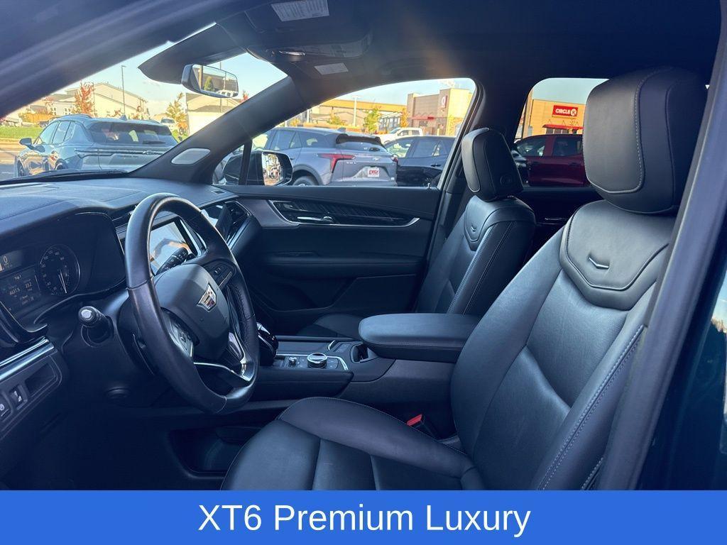 used 2025 Cadillac XT6 car, priced at $44,399