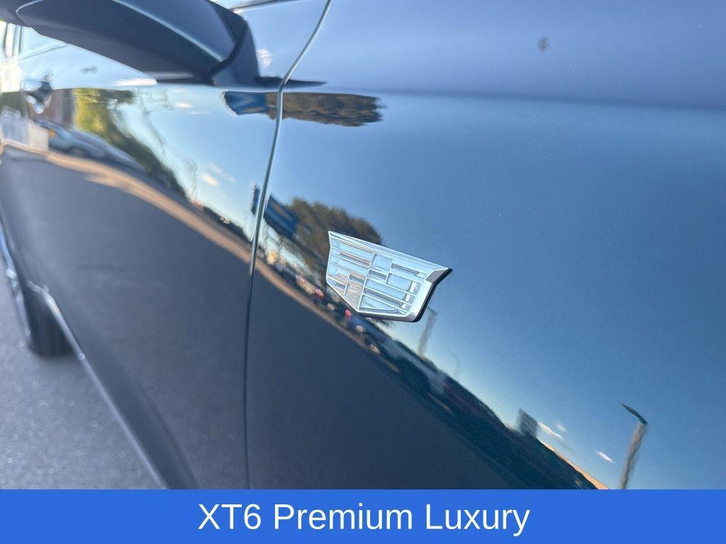 used 2025 Cadillac XT6 car, priced at $44,399