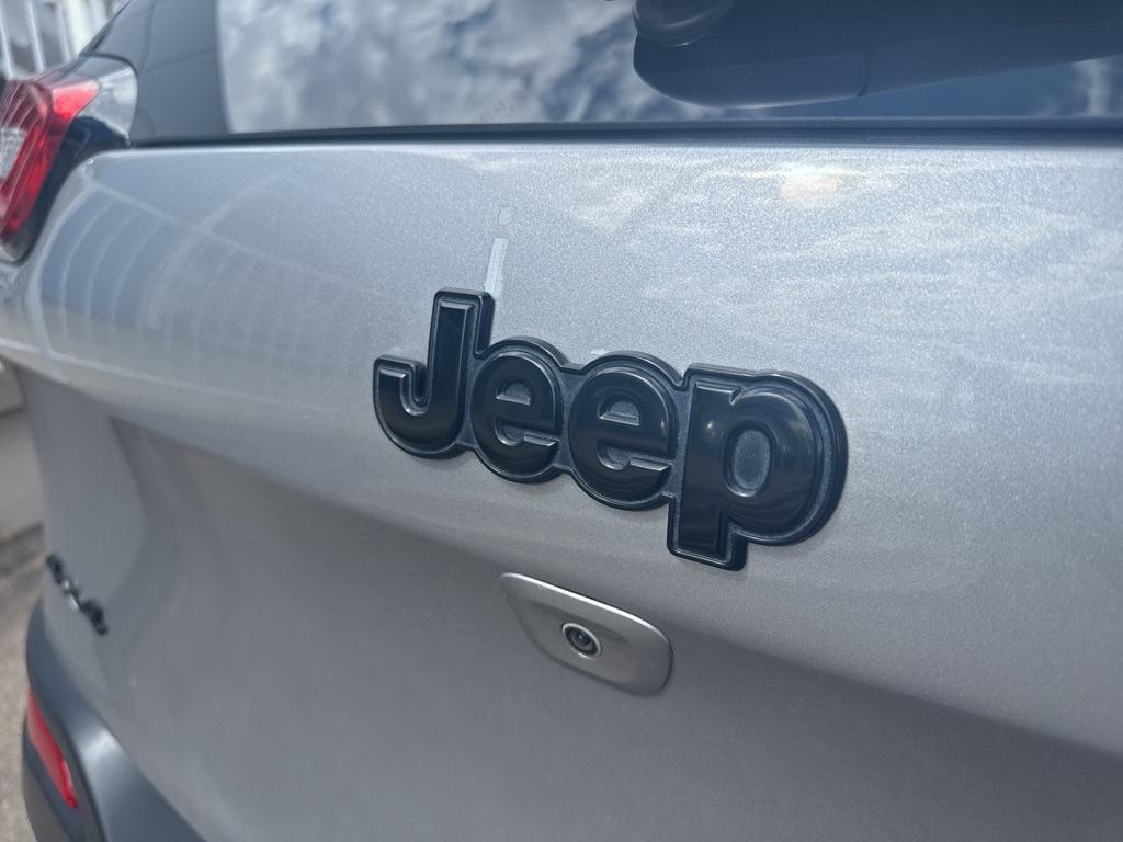 used 2016 Jeep Cherokee car, priced at $12,999
