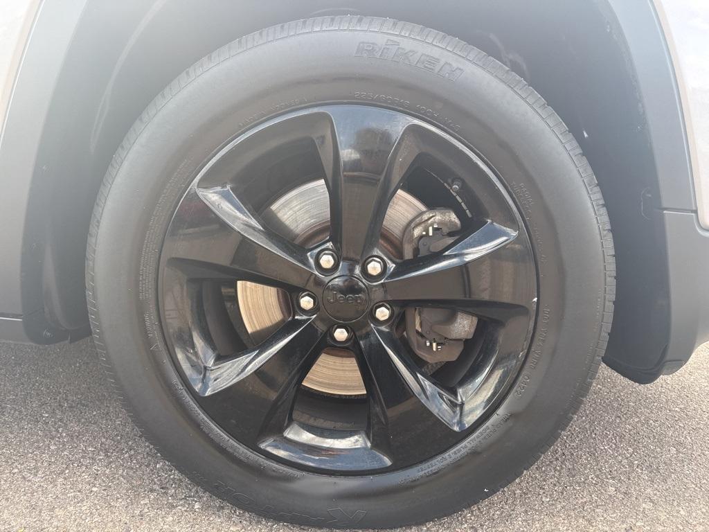 used 2016 Jeep Cherokee car, priced at $12,999
