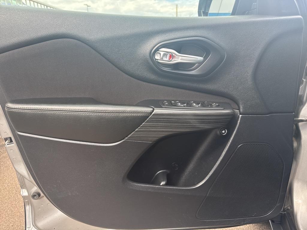 used 2016 Jeep Cherokee car, priced at $12,999