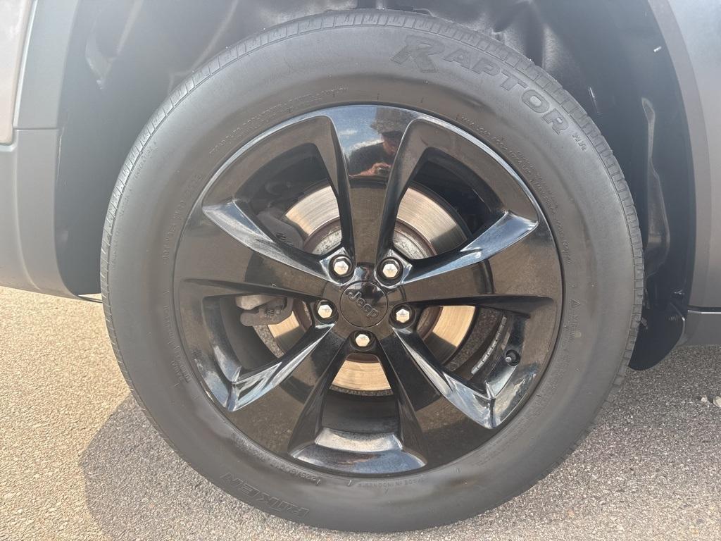 used 2016 Jeep Cherokee car, priced at $12,999