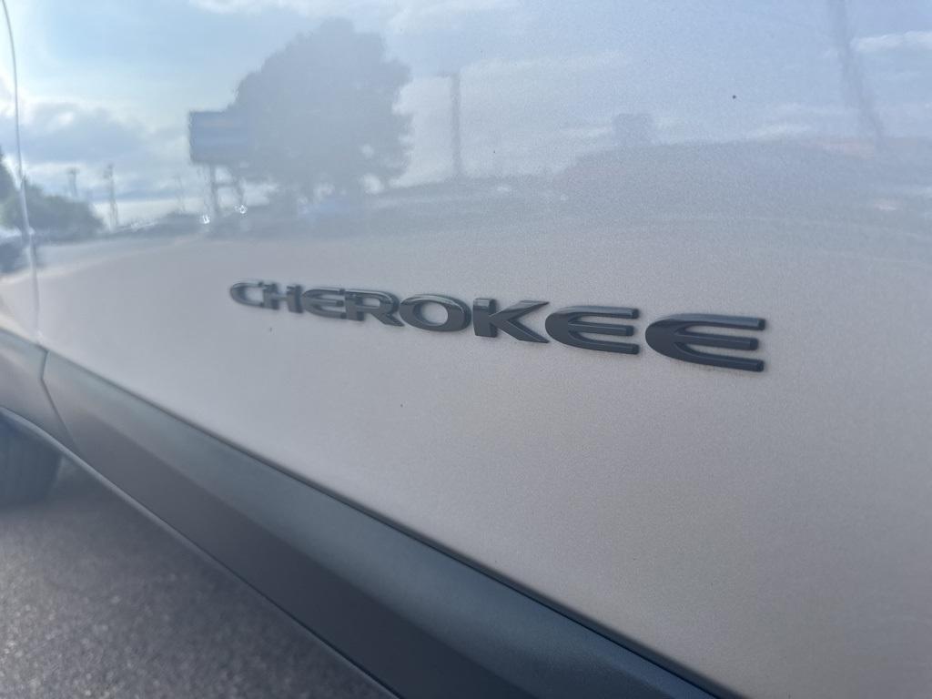 used 2016 Jeep Cherokee car, priced at $12,999