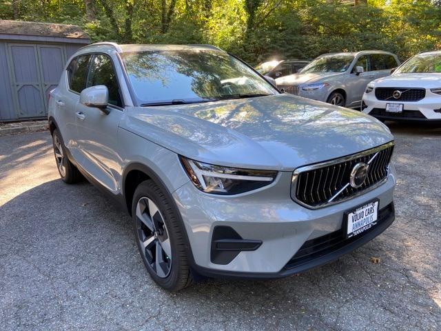 new 2025 Volvo XC40 car, priced at $45,800