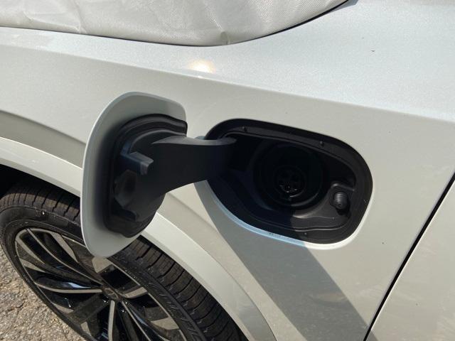 new 2025 Volvo XC90 Plug-In Hybrid car