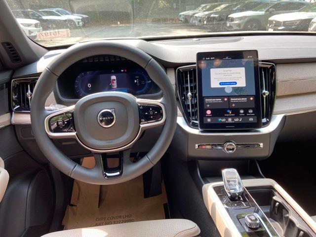 new 2025 Volvo XC90 Plug-In Hybrid car