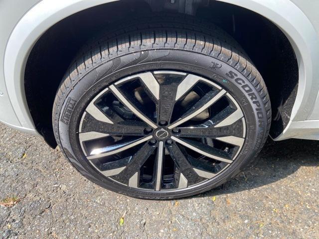 new 2025 Volvo XC90 Plug-In Hybrid car