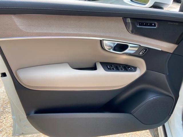 new 2025 Volvo XC90 Plug-In Hybrid car