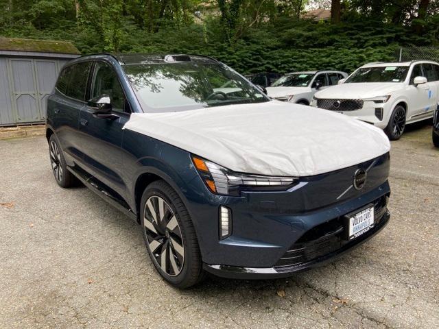 new 2025 Volvo EX90 car, priced at $91,735