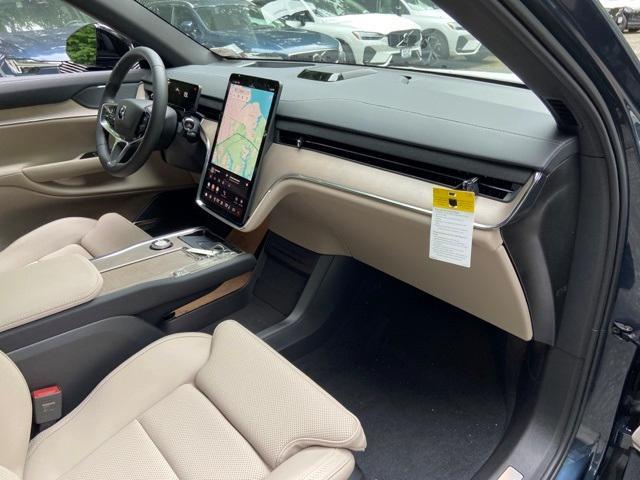 new 2025 Volvo EX90 car, priced at $91,735