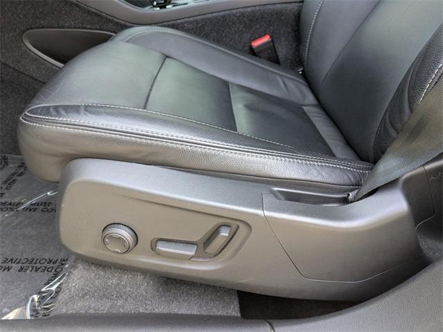 used 2022 Volvo XC40 car, priced at $27,212