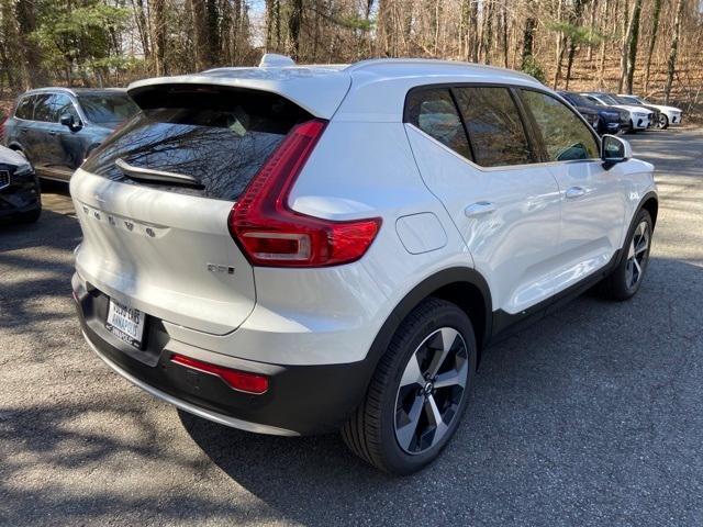 new 2025 Volvo XC40 car, priced at $46,035