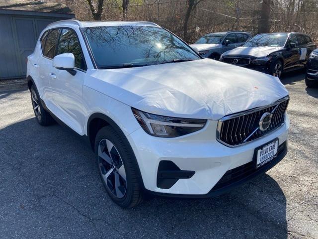 new 2025 Volvo XC40 car, priced at $46,035