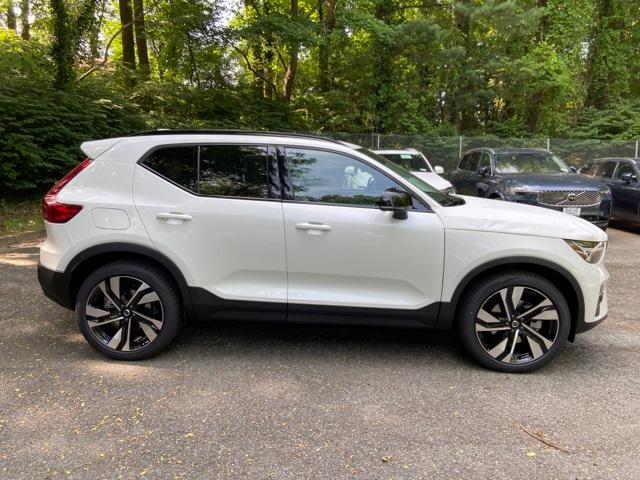 new 2025 Volvo XC40 car