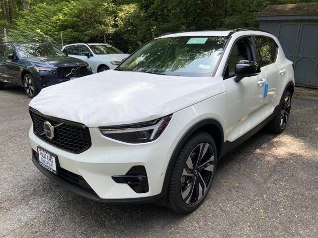 new 2025 Volvo XC40 car