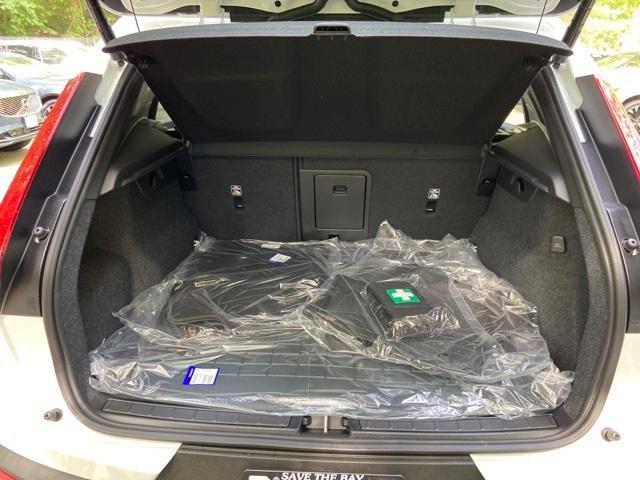 new 2025 Volvo XC40 car