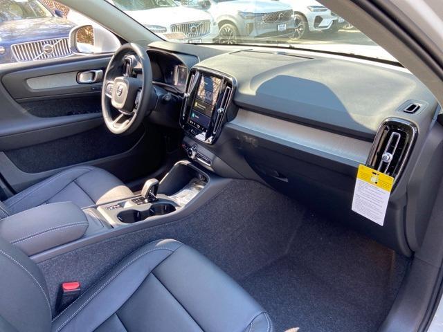 new 2025 Volvo XC40 car, priced at $46,035