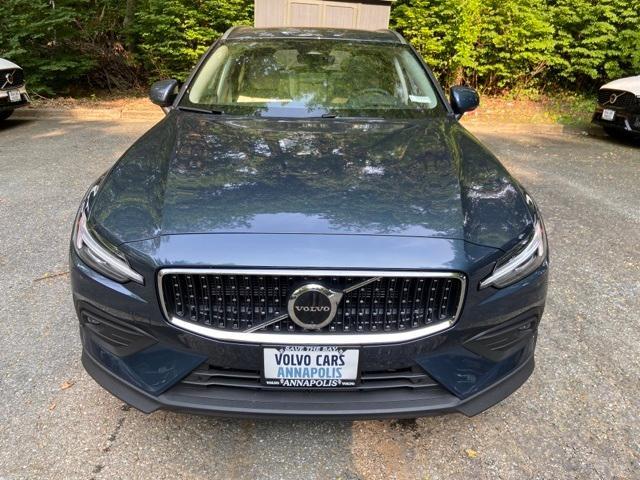 new 2025 Volvo V60 Cross Country car
