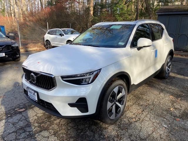 new 2025 Volvo XC40 car, priced at $46,015