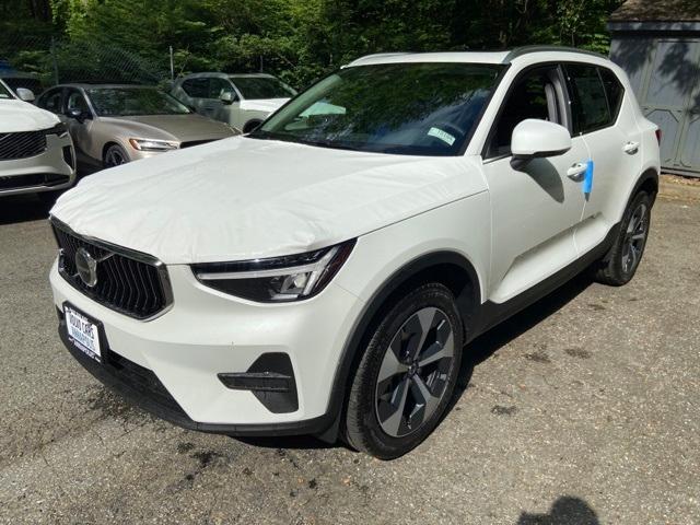 new 2025 Volvo XC40 car, priced at $45,485