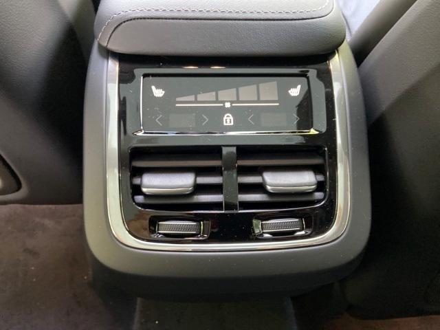 new 2025 Volvo XC60 car