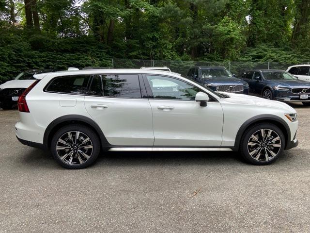 new 2025 Volvo V60 Cross Country car, priced at $58,555
