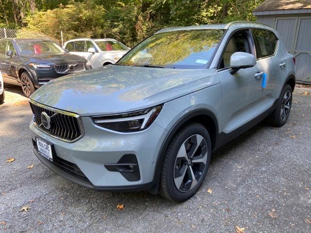 new 2025 Volvo XC40 car, priced at $50,110