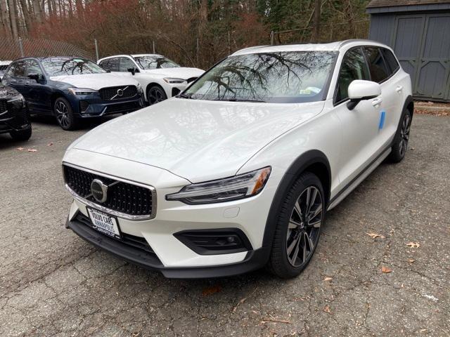 new 2025 Volvo V60 Cross Country car, priced at $58,525