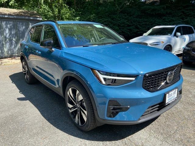 new 2025 Volvo XC40 car, priced at $51,765