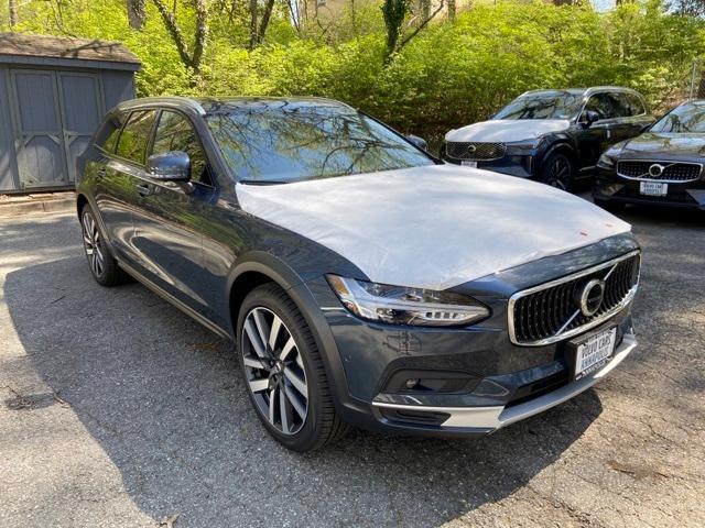 new 2025 Volvo V90 Cross Country car, priced at $68,165
